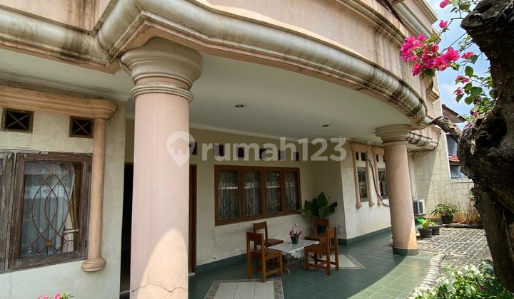 Rumah Megah Dekat Pasar Segar