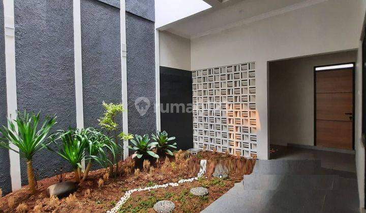 Dijual rumah di griya loka 2 lantai kondisi baru dan bagus 2