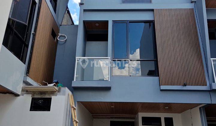 Rumah Modern 3 Lantai di Percetakan Negara Jakarta Pusat 1