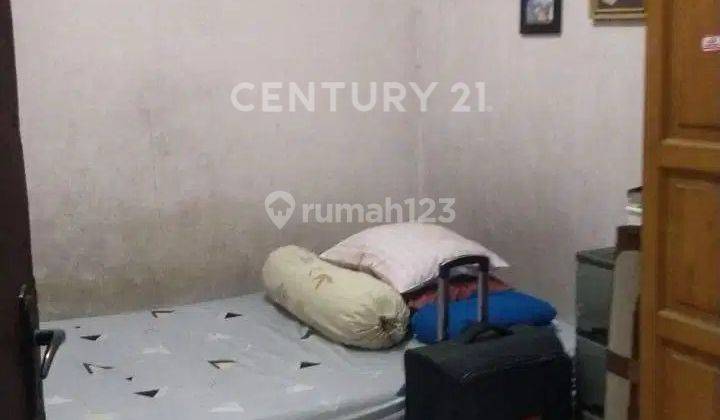 kamar tidur dijual rumah 2 lantai strategis