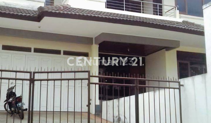 Rumah Strategis 2 Lantai + Kolam Renang di Cipaku Indah Bandung 1