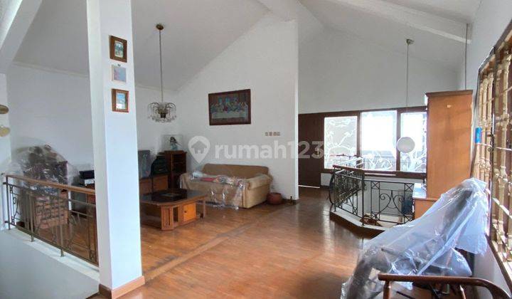 ruang keluarga rumah nyaman siap huni di