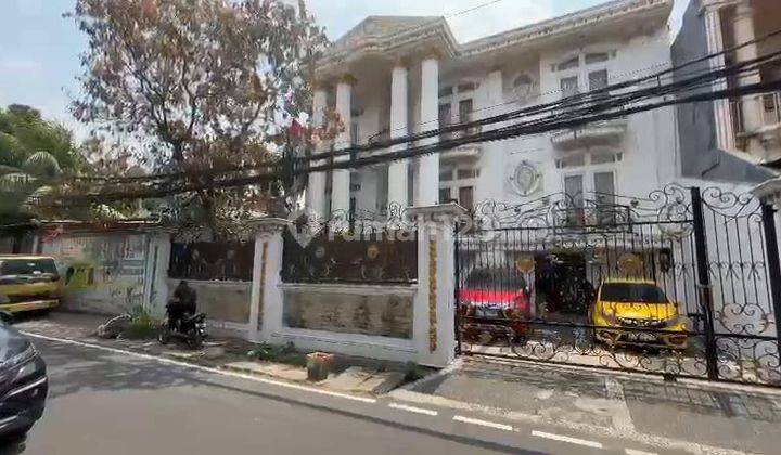 Dijual Rumah 3 Lantai Siap Huni di Kawasan Jakarta Pusat  1