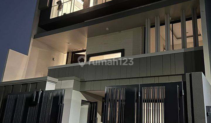 Rumah siap huni di perumahan permata buana jakarta barat  1