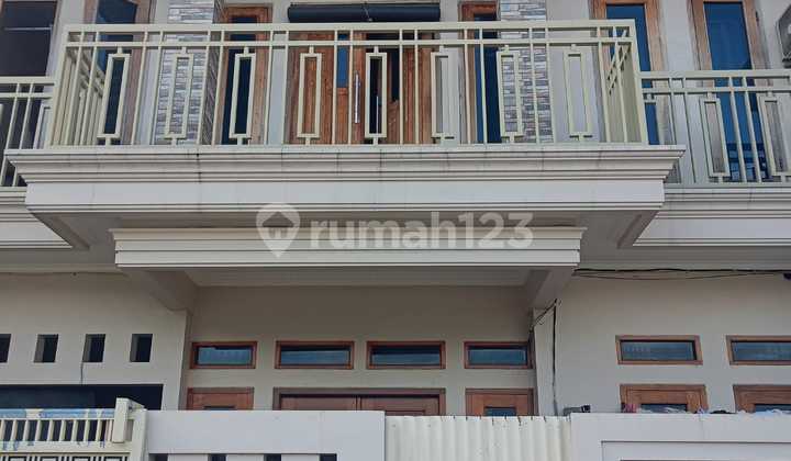 For Sale: Sturdy 2-Story House on Jaklingko Route, Kp Dukuh, Kramat Jati For Sale: Sturdy 2-Story House on Jaklingko Route, Kp Dukuh, Kramat Jati