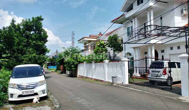 Beautiful American Classic 2-Story House in East Jakarta Complex 2