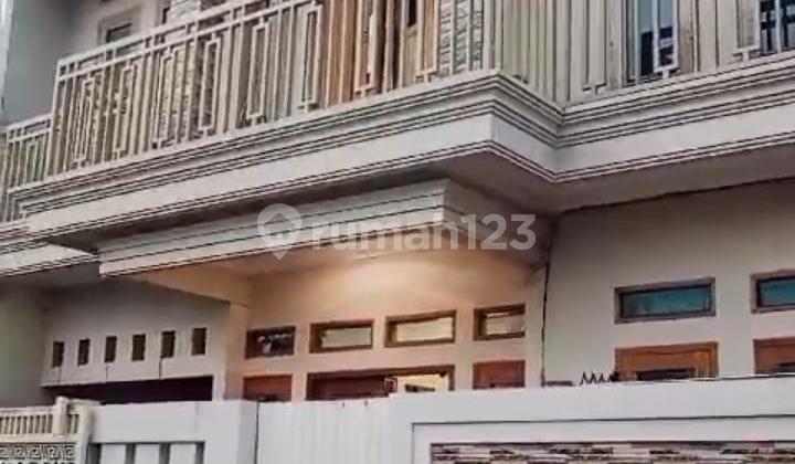 For Sale: Sturdy 2-Story House on Jaklingko Route, Kp Dukuh, Kramat Jati For Sale: Sturdy 2-Story House on Jaklingko Route, Kp Dukuh, Kramat Jati
