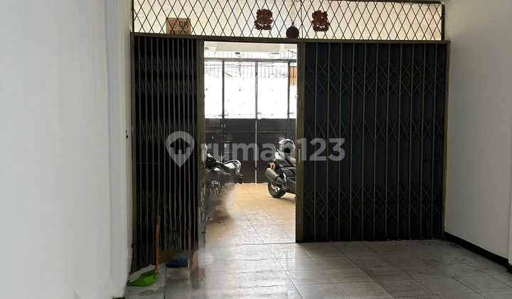 For Sale 3.5-Story Shophouse in Jelambar Utama Sakti
