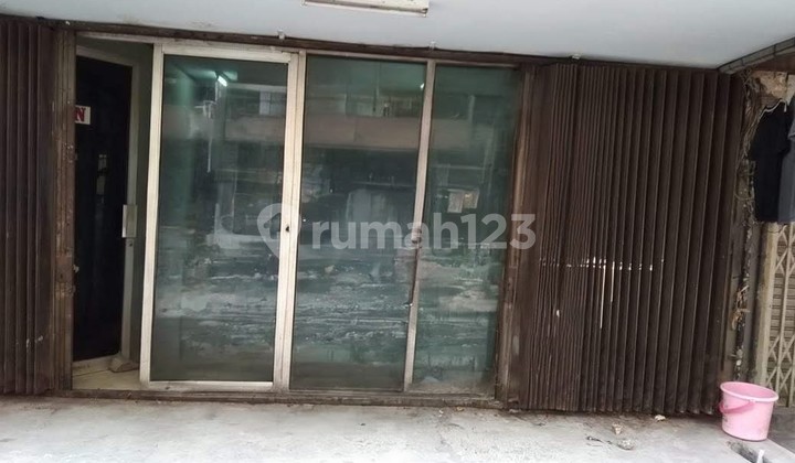 Profitable Investment 3-Story Shop House for Sale in Hayam Wuruk, Central Jakarta 2