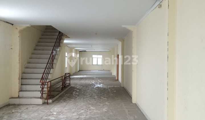 Guaranteed Profitable Investment, 3-Story Shop House For Sale in Roa Malaka 2