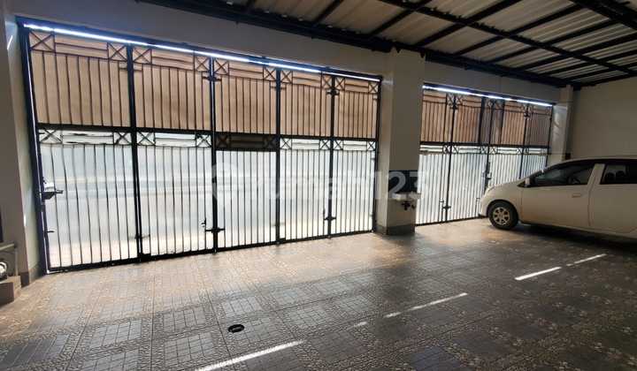 Investasi Memuaskan, Rumah Baru Design Mewah Modern 2,5 Lantai di Puri Permata Medistrania Di-Jual 2