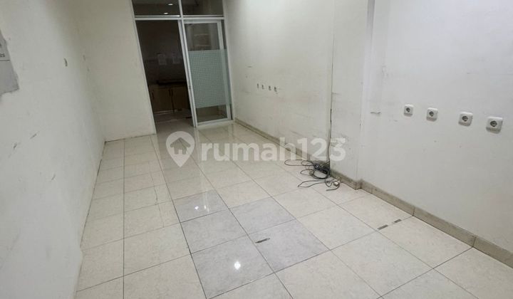For Sale 3-Story Shop House in North Dibandengan 2