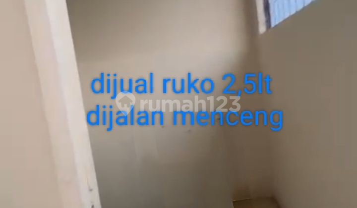 For Sale: 2.5-Storey Shophouse in Dimenceng 2