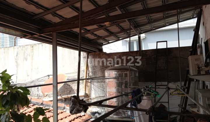 Rumah 1 1/2 Lt. Di Jl. Arwana Dijual (hitung Tanah Saja) 2