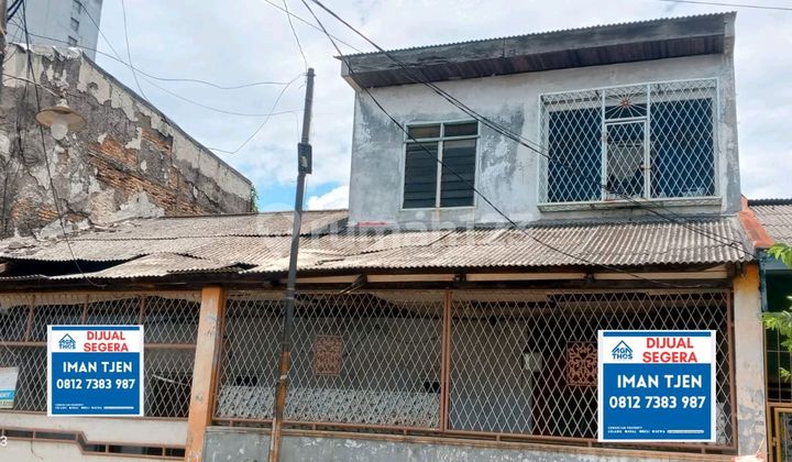 Dijual Rumah Tua Gandeng 2 Lantai, Hitung Tanah Saja 1
