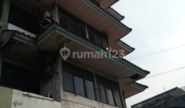 For Sale Attached Shop House 4 Floors on Dibandengan Selatan Raya 2