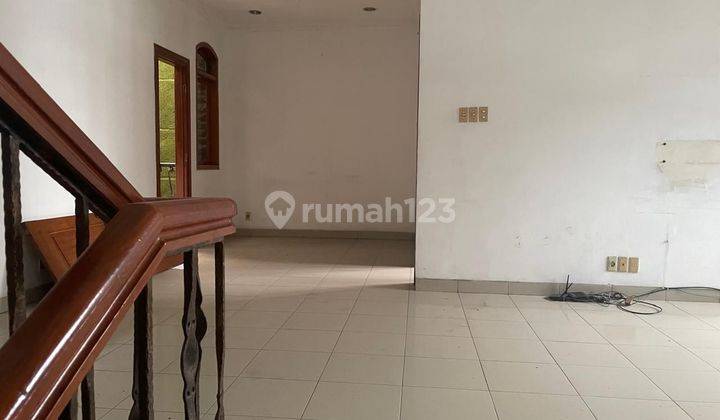 Rumah 3 Lantai,  Kebayoran Baru, Strategis,  Luas 210 M2 2