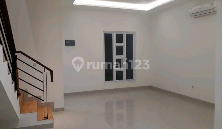 Rumah Brandnew 2.5 Lantai Di Janur Kuning Kelapa Gading. Luas 6x17. Dekat Mall Dan Tempat Kuliner  2
