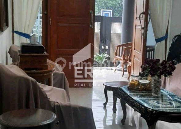 Di Jual Rumah 2 lantai di Musik Raya, Kelapa Gading. Luas 9x20.5 . SHM. siap huni. 2