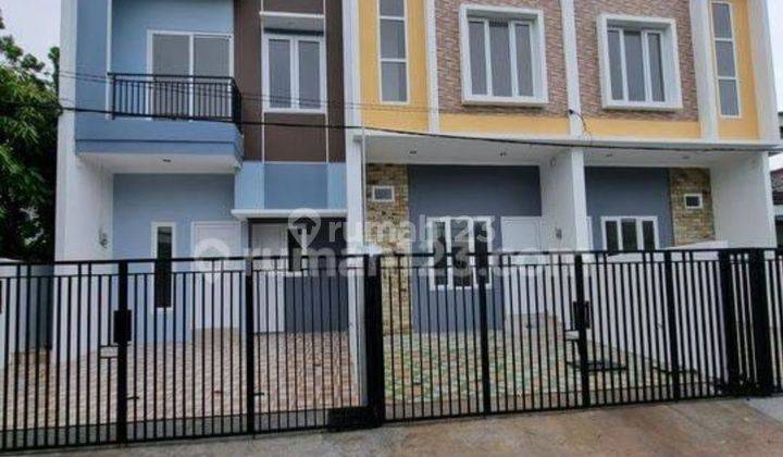 Rumah Murah dan Baru 2 Lantai di Kelapa Gading.SHM .Taman depan Rumah 2