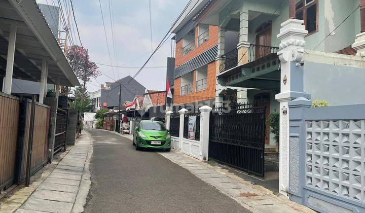 Rumah 3 Lantai,  Kebayoran Baru, Strategis,  Luas 210 M2 2