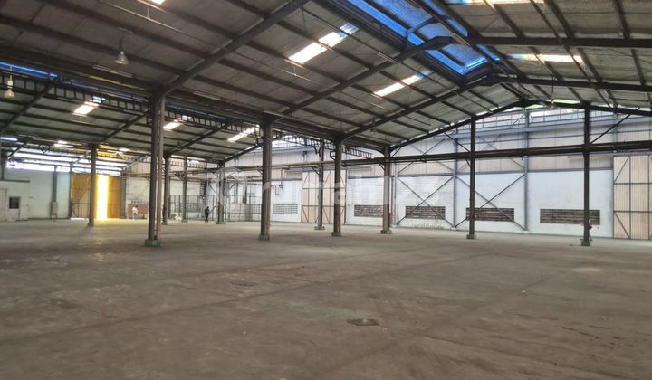Warehouse / Factory in Pulo Gadung. Area 10,000 M2. HGB.