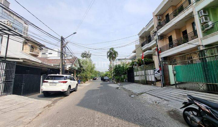 Rumah Bagus, Renovasi, 6 Kt, 3 Lantai, Shm, Dekat Mall, Tidak.banjir 2