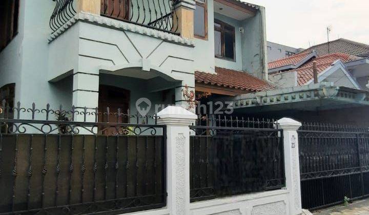 Rumah 3 Lantai,  Kebayoran Baru, Strategis,  Luas 210 M2 1