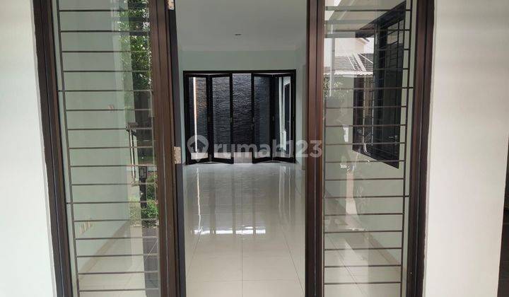 Rumah Sudah Renovasi di jl.boulevard Graha Raya Tangsel 1