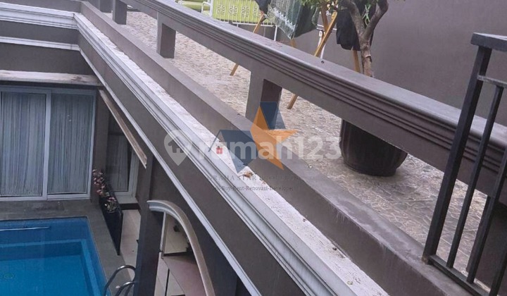 Luxury House with Private Swimming Pool on Jl. Assirot, Kebon Jeruk, West Jakarta 2