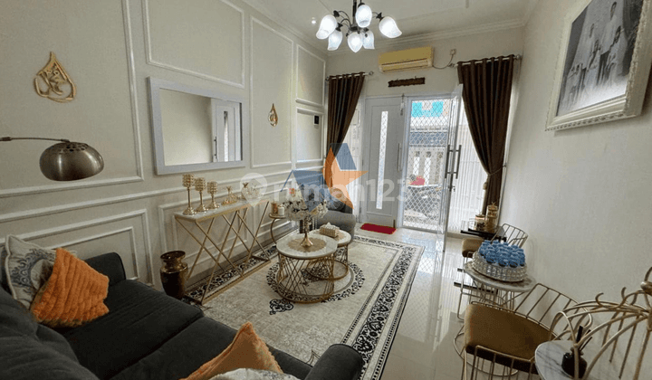 Dijual Rumah Cantik Fulll Furnished Siapp Huni 2,5Lantai Graha Raya Bintaro 1