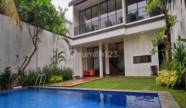 Dijual Rumah Mewah 2Lantai Semi Furnished Kemang Jakarta Selatan 1