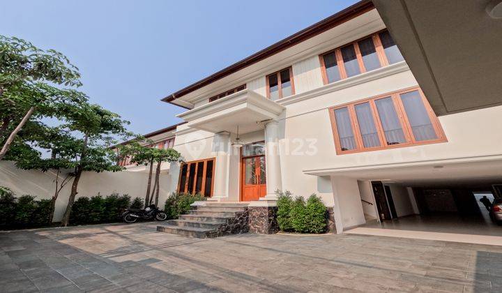 For Sale Rumah Mewah Elegan 2Lantai Dengan Kolam Renang 1