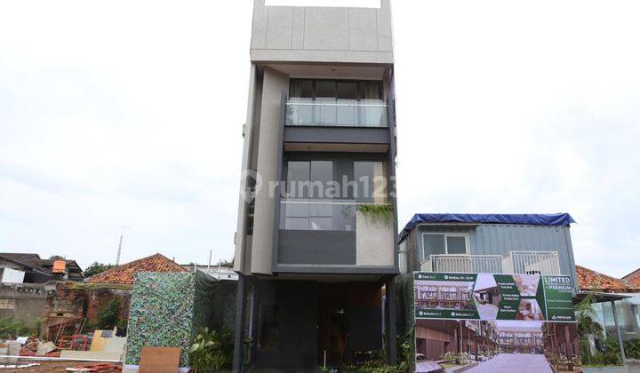 Dijual Rumah Cantik Dengan Kolam Renang di Permata Hijau Mansion 1