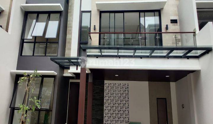 For Sale Modern Glass House 3Lantai at Kinaya Residence, Cirendue 1