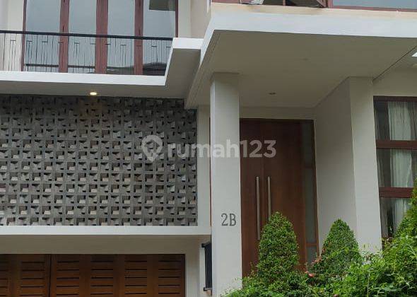 Disewakan Rumah Luas 2Lantai di Kemang Jakarta Selatan