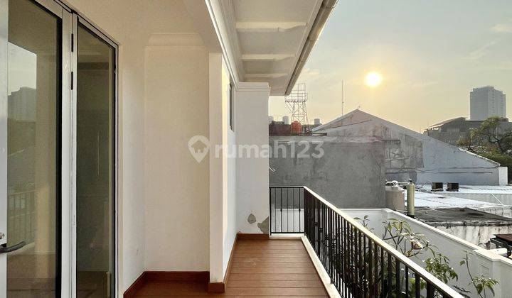 Rumah Bagus Semi Furnished SHM di Kebayoran Baru, Jakarta Selatan 2