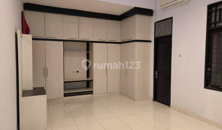 DISEWAKAN RUMAH SEMI FURNISH JALAN KARYA BARU  2