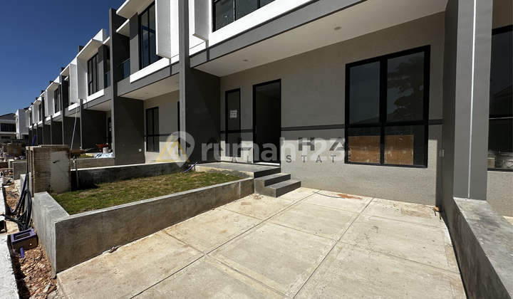 Free Biaya Akad, Rumah, 2 Lantai, HGB, Dekat Pusat Perbelanjaan