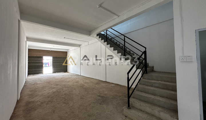 Ready to Occupy, Shop House, 3 Floors, Near Shopping Center 2