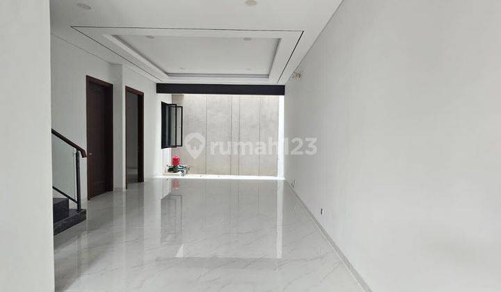 Rumah Baru 3 lantai Permata Buana Hadap Selatan SHM 2