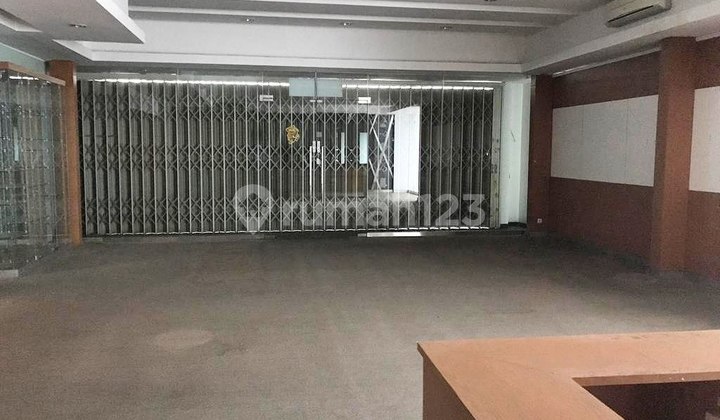 Commercial Business House on Ambengan Street, STRATEGIC, CITY CENTER, Commercial IMB, 8 AC units.