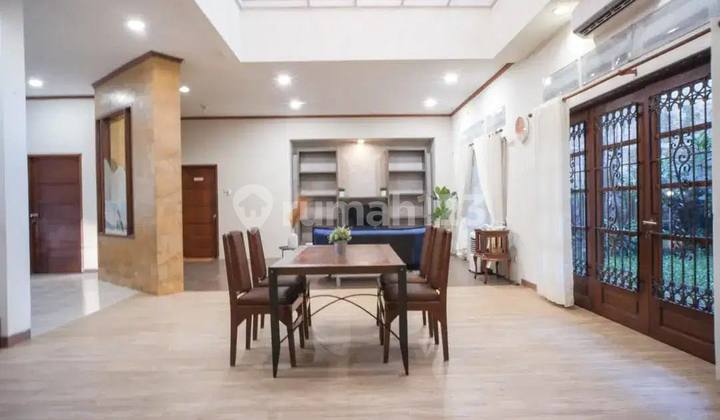 Classic Luxury House in Margorejo Indah near Ahmad Yani Jemursari 2