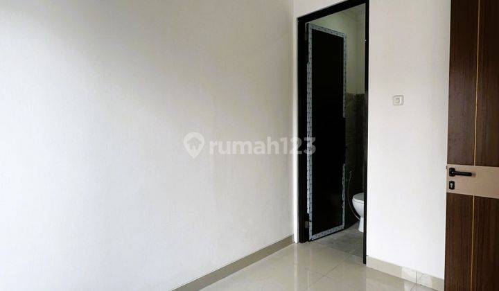 Jual Rumah Baru 2 Lt Minimalis di Royal Paka Dekat Kampus Upn Dan Merr 2