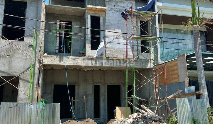 New American Rumah Araya Tahap 2 di Jalan Boulevard 2