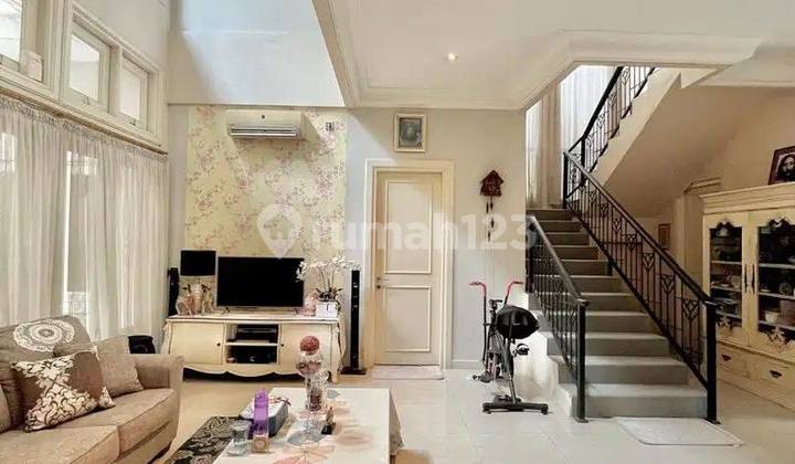 Classic Luxury House in Jemursari Regency near Prapen Tenggilis 2