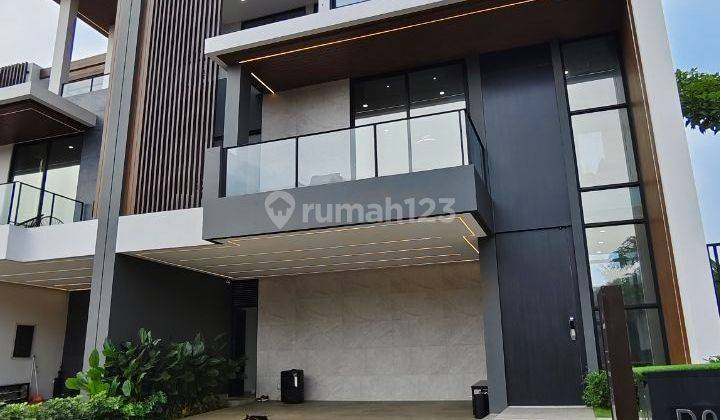 Rumah Mewah 3 Lantai Berlokasi Di Selatan Jakarta  1