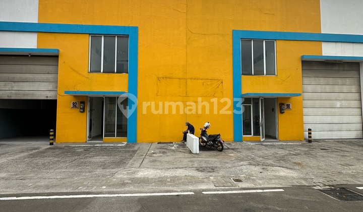 Jual Gudang Green Sedayu Bizpark Cakung Full Renovasi 2Lt Uk.12x36! Jual Gudang Green Sedayu Bizpark Cakung Full Renovasi 2Lt Uk.12x36!