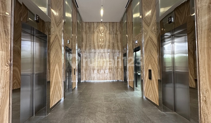 Rent Office / Business Space Jakarta Tower [85m2]