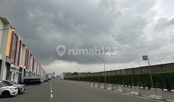 For Rent Warehouse Green Sedayu Bizpark Daan Mogot size 9x32.5 | Entire Building